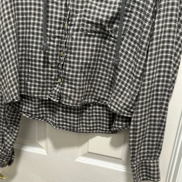 American Eagle Outfitters Black and Gray Plaid Button Down Shirt - Picture 5 of 11